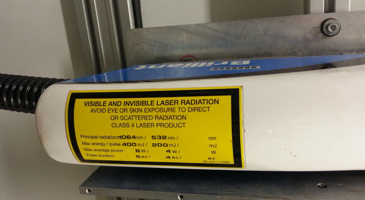 Etichettatura a norme EN 60825-1 di un laser classe 4